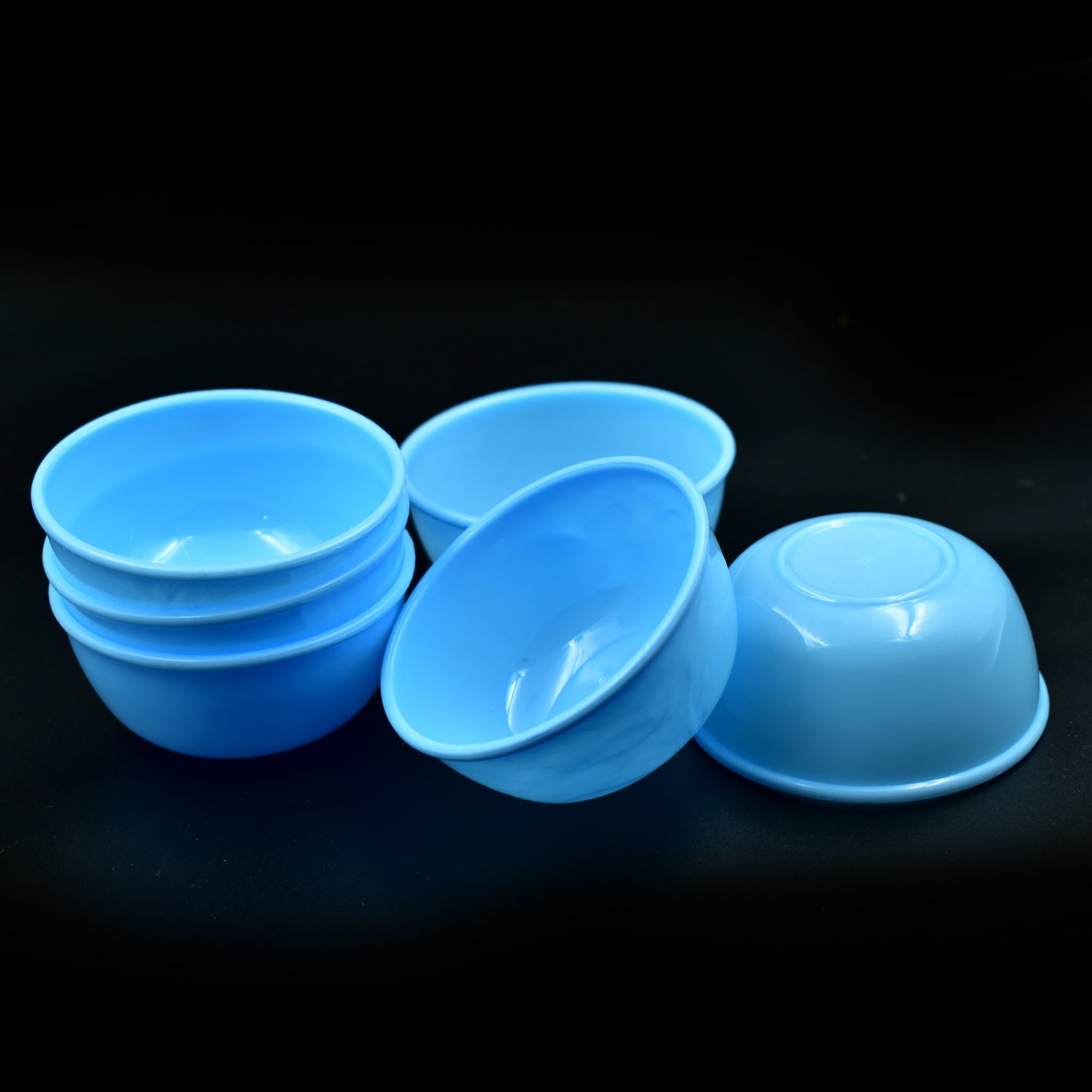 Set of 6 plastic bowls, microwave safe, durable. Set of 6 plastic bowls, microwave safe, durable.